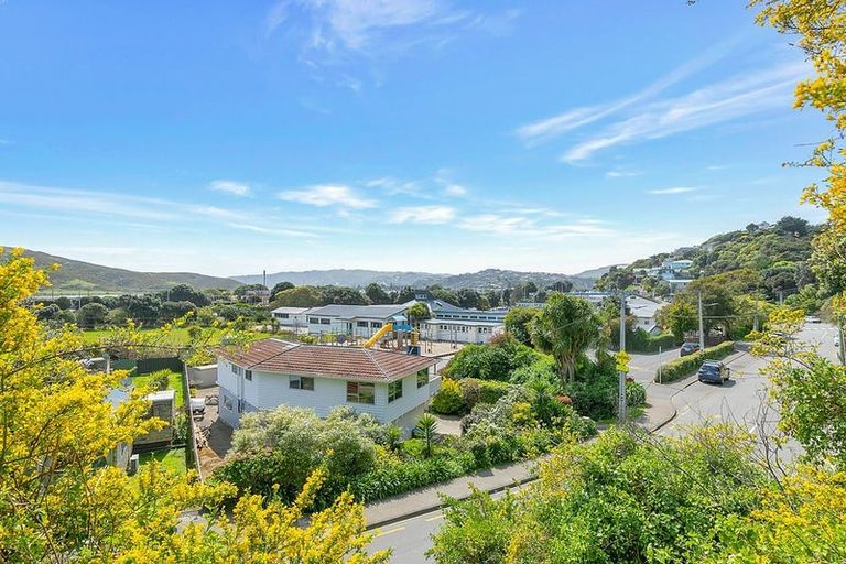 Photo of property in 18 Paremata Crescent, Paremata, Porirua, 5024