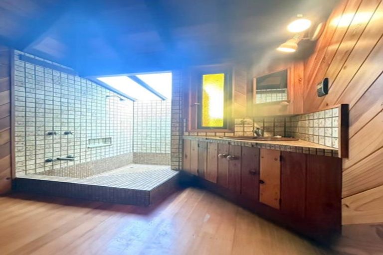 Photo of property in 7b The Esplanade, Eastern Beach, Auckland, 2012