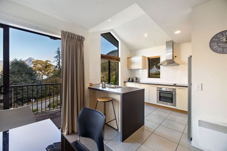 Photo of property in Arno Apartment, 9/8 Mckerrow Place, Sunshine Bay, Queenstown, 9300