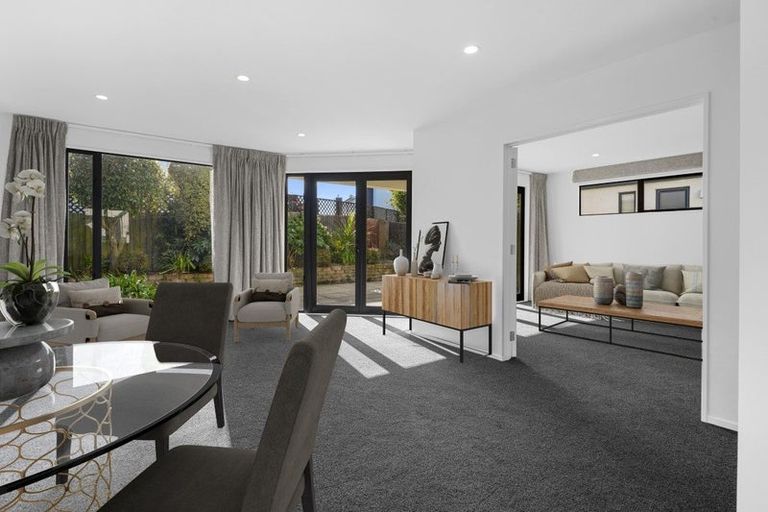 Photo of property in 32 Oakford Close, Riccarton, Christchurch, 8011