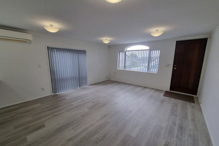 Photo of property in 36 Lorikeet Place, Unsworth Heights, Auckland, 0632