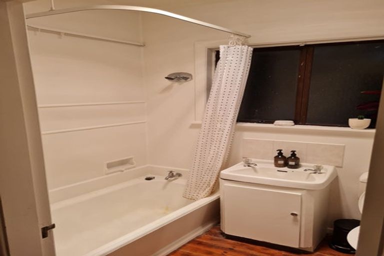 Photo of property in 3 Links Road, New Lynn, Auckland, 0600