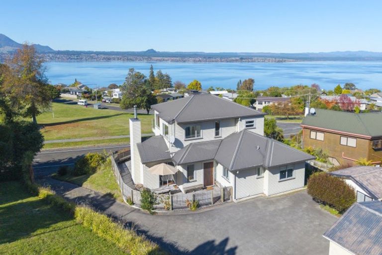 Photo of property in 10 Wakeman Road, Acacia Bay, Taupo, 3330