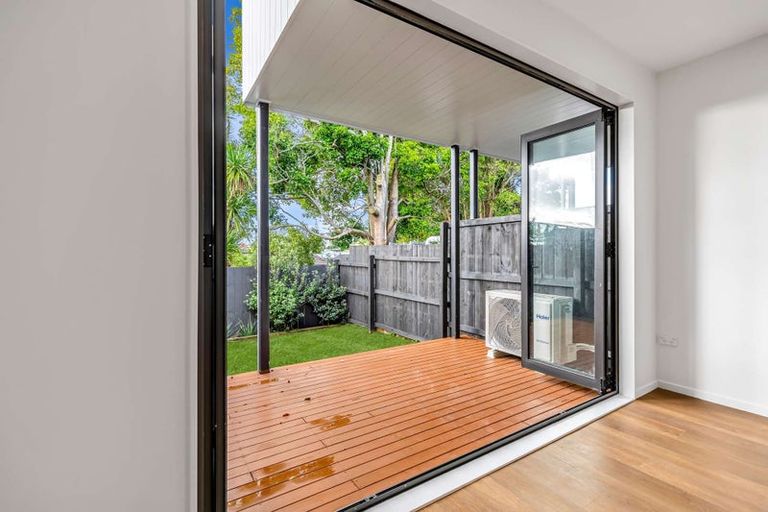 Photo of property in 3/32 Brandon Road, Glen Eden, Auckland, 0602