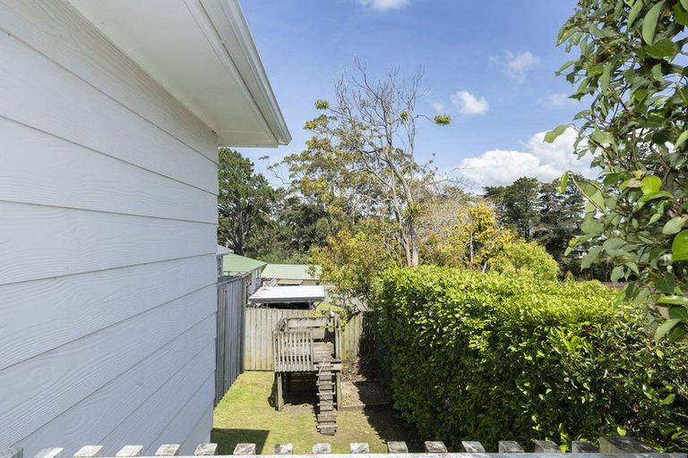 Photo of property in 4/23 Luckens Road, West Harbour, Auckland, 0618