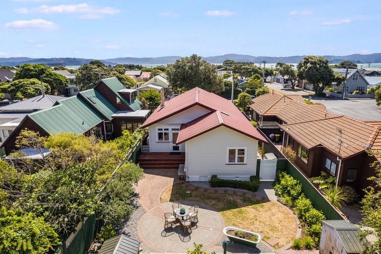 Photo of property in 49 Oroua Street, Eastbourne, Lower Hutt, 5013