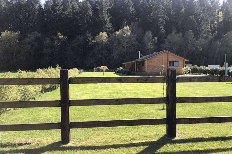 Photo of property in 10 Carlisle Street, Athol, 9793