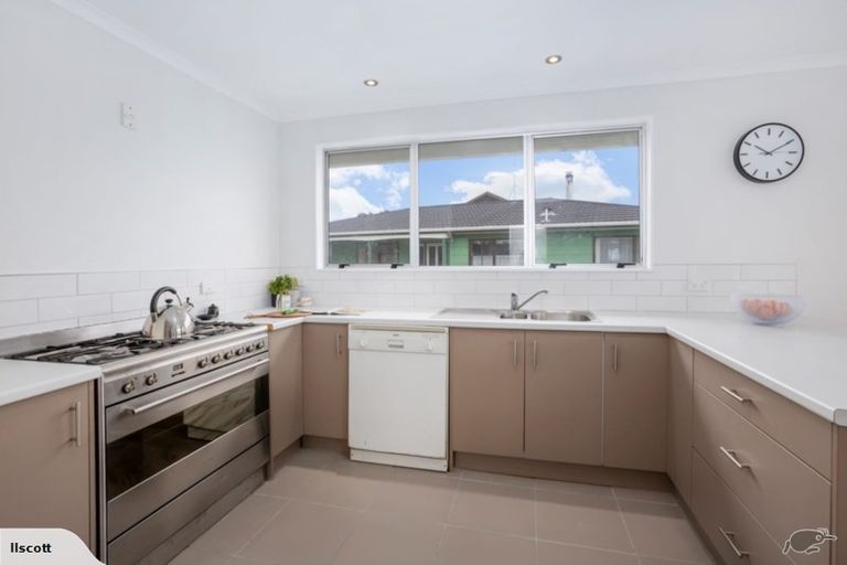 Photo of property in 82 Tweed Road, Papakowhai, Porirua, 5024