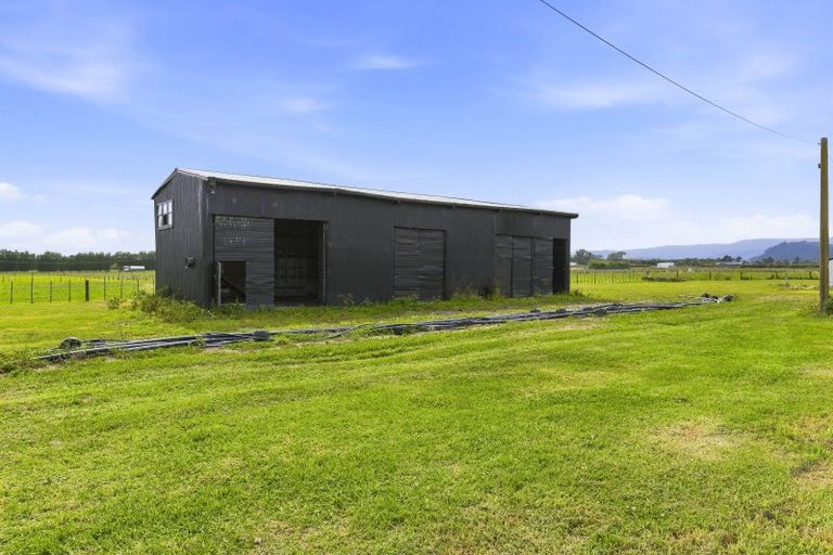 Photo of property in 225 Kuku Beach Road, Kuku, Manakau, 5570