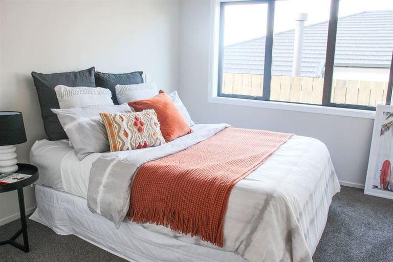 Photo of property in 62 Farnworth Terrace, Glenside, Wellington, 6037