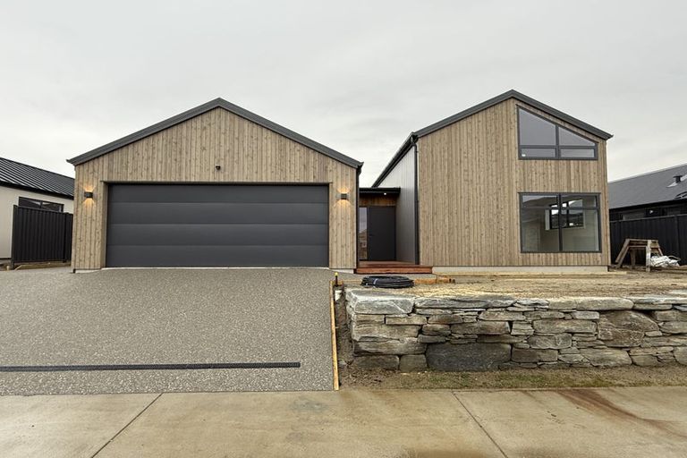 Photo of property in 10 Mason Street, Wanaka, 9305