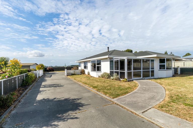 Photo of property in 19 Timaru Road, Waimate, 7924