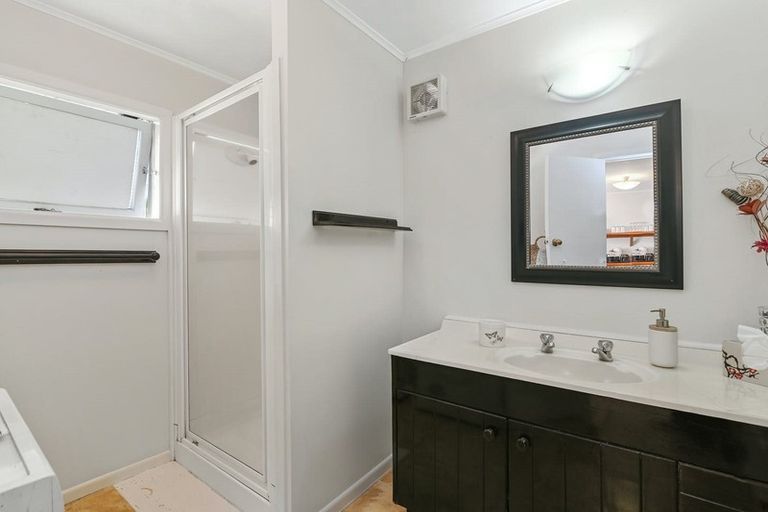 Photo of property in 26 Willow Avenue, Hannahs Bay, Rotorua, 3010