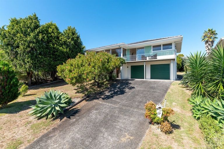 Photo of property in 15 Marywil Crescent, Hillcrest, Auckland, 0627