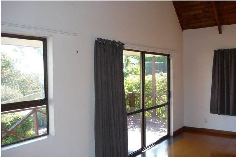 Photo of property in 22 Tindalls Bay Road, Tindalls Beach, Whangaparaoa, 0930