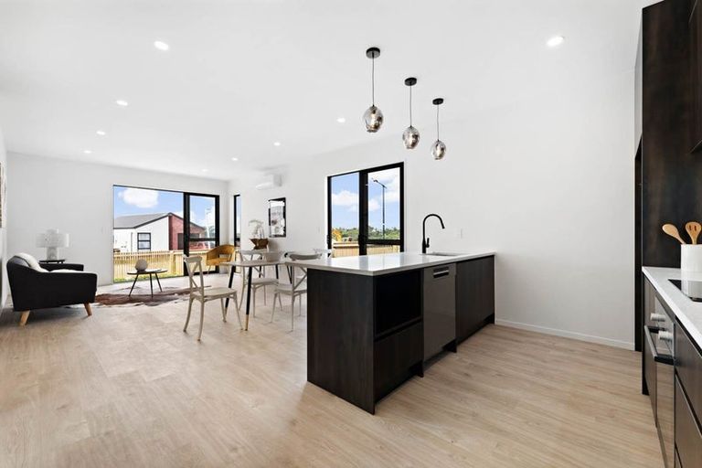 Photo of property in 32 Puhikawa Street, Massey, Auckland, 0614