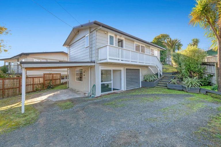 Photo of property in 5 Maori Hut Road, Red Beach, 0932
