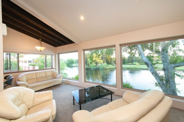 Photo of property in 12 Pastoral Lane, Hokowhitu, Palmerston North, 4410