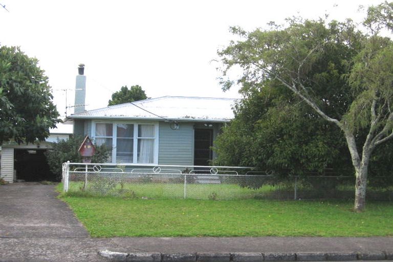 Photo of property in 40 Neil Avenue, Te Atatu Peninsula, Auckland, 0610