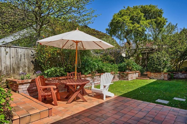 Photo of property in 35 Marine Parade, Eastbourne, Lower Hutt, 5013