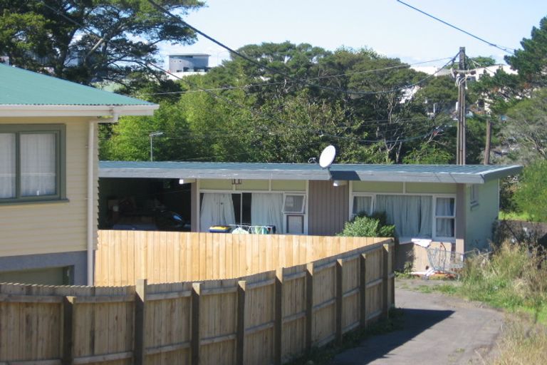 Photo of property in 12 Kaponga Crescent, New Lynn, Auckland, 0600