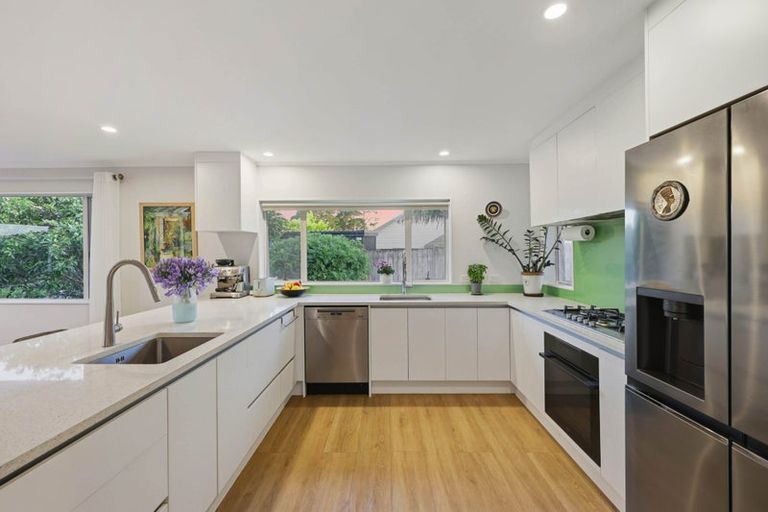 Photo of property in 22 Windfall Grove, Greenhithe, Auckland, 0632