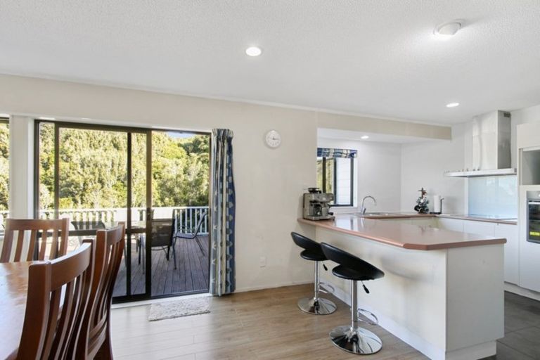 Photo of property in 35 Camellia Terrace, Maungaraki, Lower Hutt, 5010