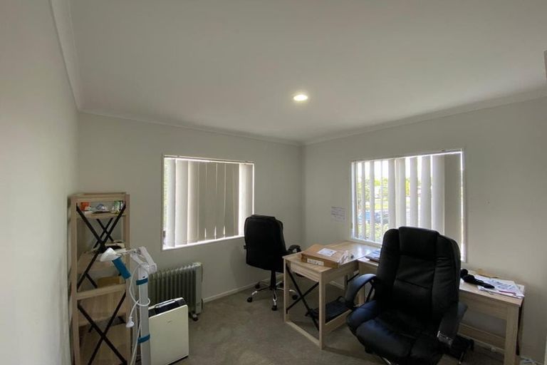 Photo of property in 44 Brashier Circle, Sunnyvale, Auckland, 0612