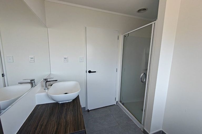 Photo of property in 20 Jumento Place, Unsworth Heights, Auckland, 0632