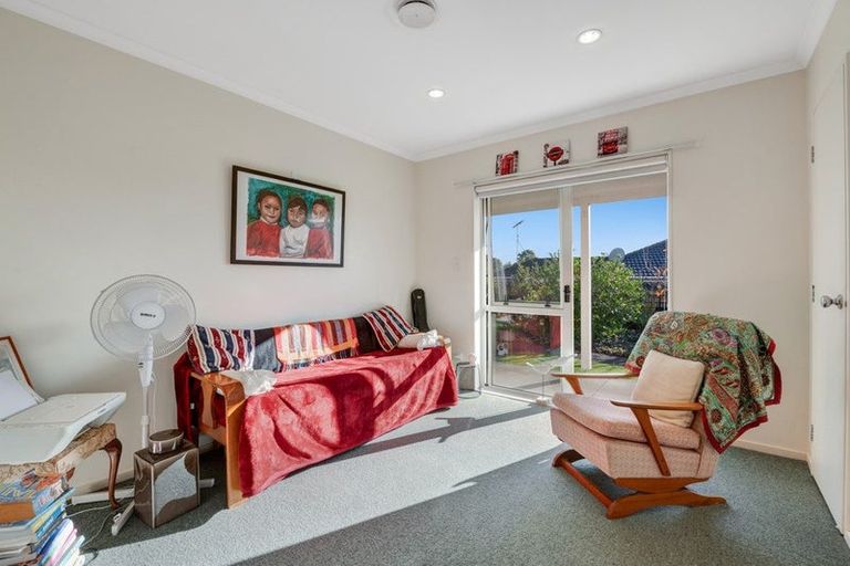 Photo of property in 72 Cabeleigh Drive, Helensville, 0800