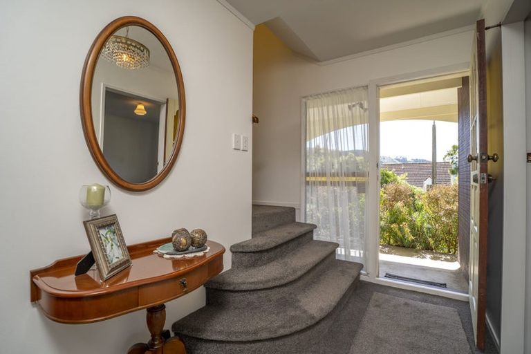 Photo of property in 1 Brasenose Place, Tawa, Wellington, 5028