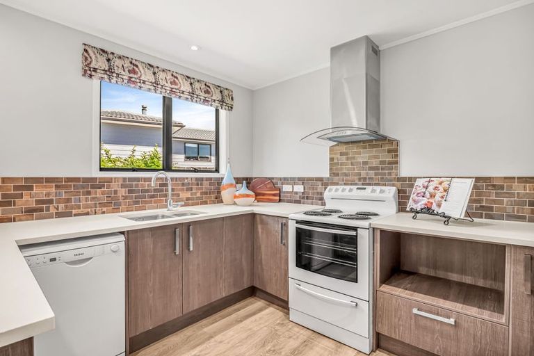 Photo of property in 7 Panzic Place, Glen Eden, Auckland, 0602