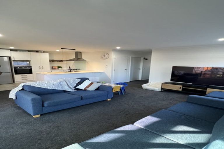 Photo of property in 32 Whareatua Avenue, Takanini, 2112
