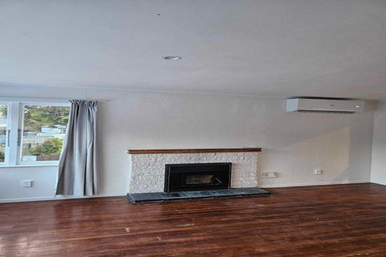 Photo of property in 1/8 Alston Avenue, Kelston, Auckland, 0602