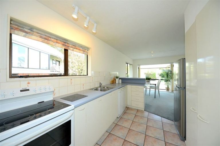 Photo of property in 8 Bayview Place, Cass Bay, Lyttelton, 8082