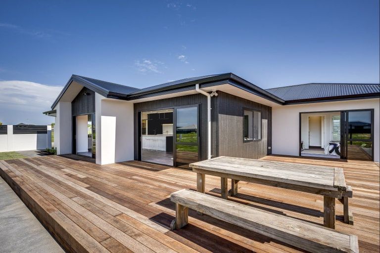 Photo of property in 15 Arihi Crescent, Frimley, Hastings, 4120