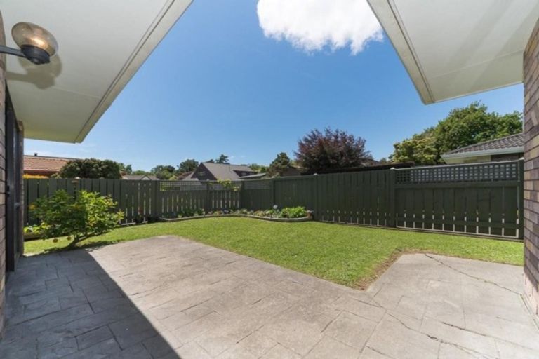 Photo of property in 2 Gregory Close, Palmerston North, 4414