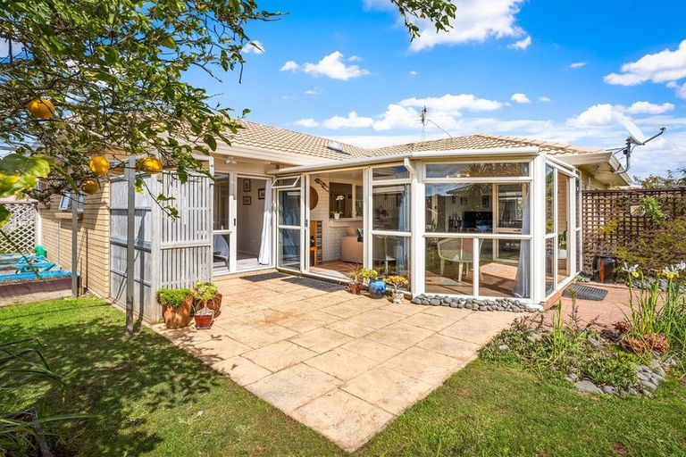 Photo of property in 39 Lakeside Drive, Orewa, 0931