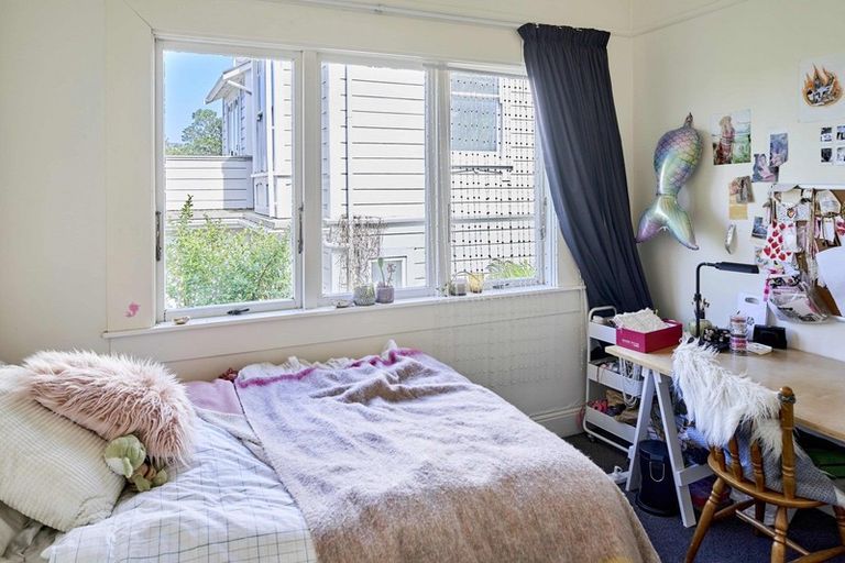 Photo of property in 151 Kelburn Parade, Kelburn, Wellington, 6012