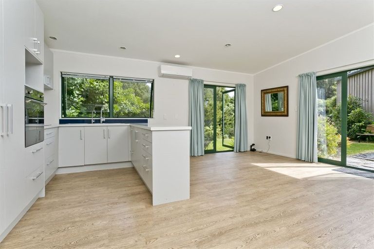 Photo of property in 6 Nandina Lane, Pukekohe, 2120