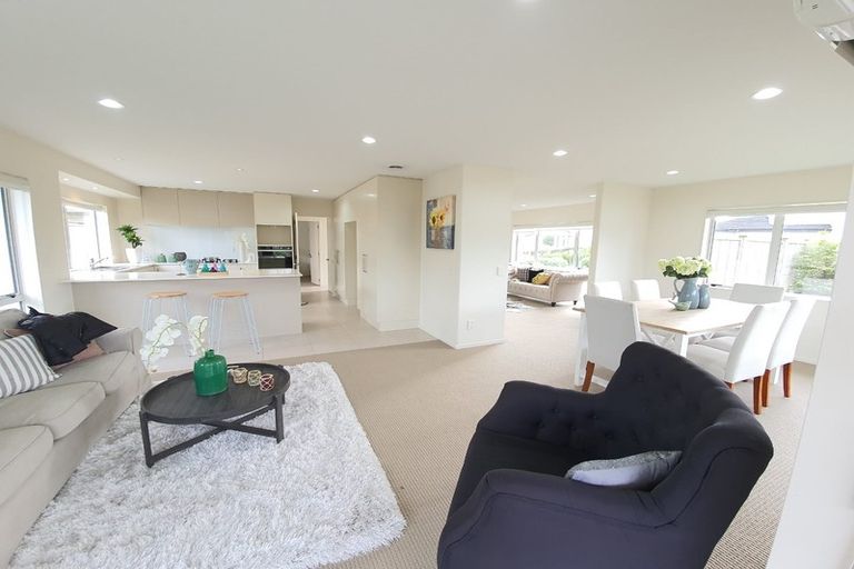 Photo of property in 99 Bayvista Drive, Karaka, Papakura, 2113
