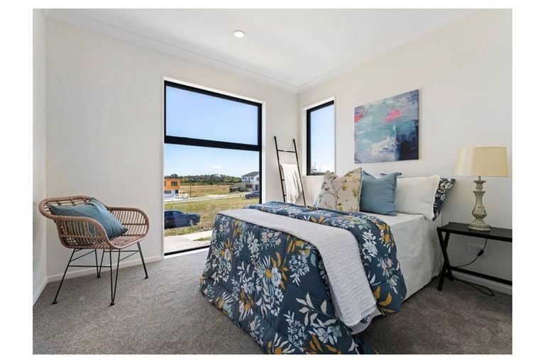 Photo of property in 11 Taipahitini Road, Rosehill, 2113