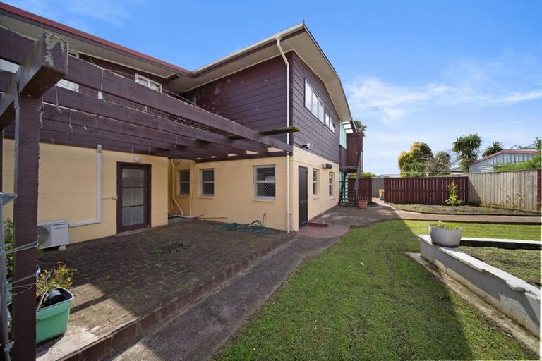 Photo of property in 26 Ewbank Place, Manurewa, Auckland, 2102