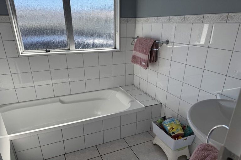 Photo of property in 129 Maungaraki Road, Korokoro, Lower Hutt, 5012