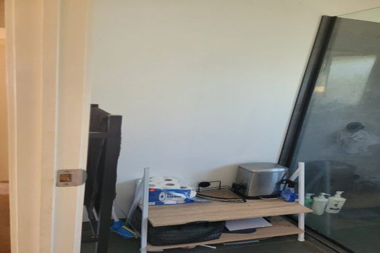 Photo of property in 12 Foyle Place, Glendene, Auckland, 0602