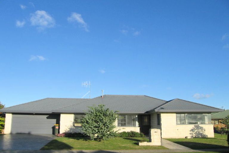 Photo of property in 3 Glen Loch Place, Paraparaumu, 5032