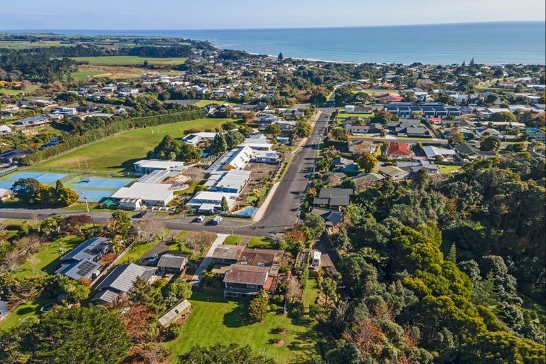 Photo of property in 27 Donnelly Street, Oakura, 4314