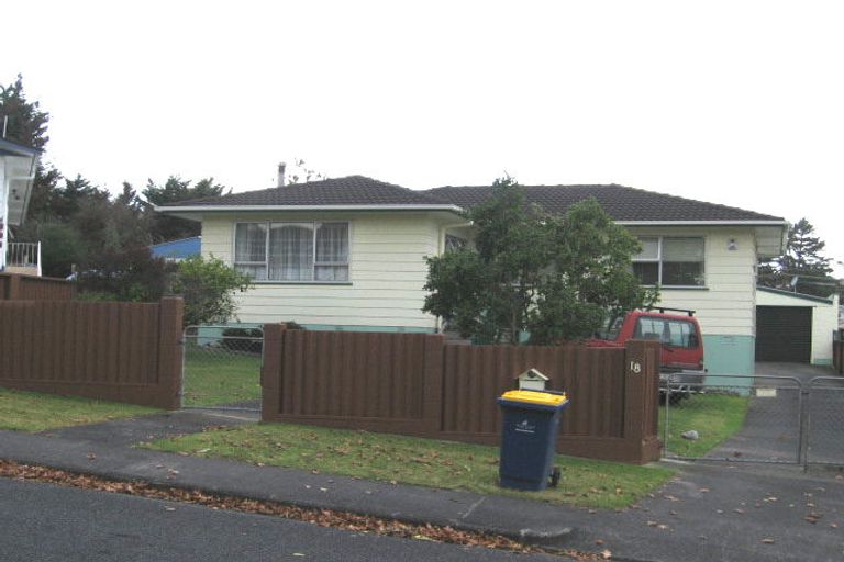 Photo of property in 18 Vina Place, Massey, Auckland, 0614
