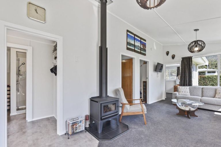 Photo of property in 20 Renata Road, Okiwi Bay, 7193