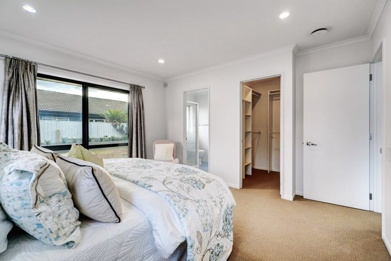 Photo of property in 16 Turnberry Drive, Wattle Downs, Auckland, 2103